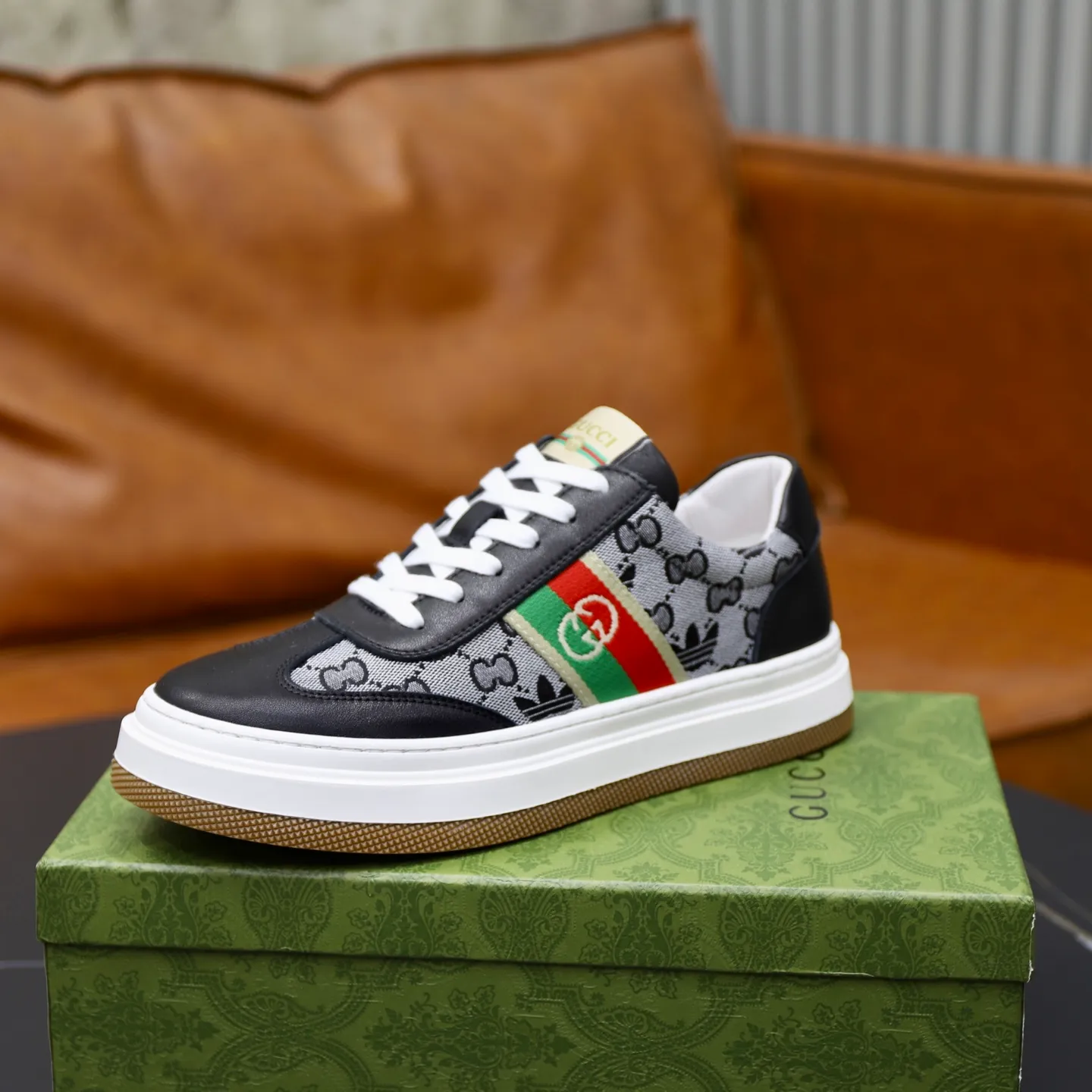 Ex-factory price: 420💰🙅‍♂️🙅‍♂️🙅‍♂️ Brand: GUCCI Standard code: 38–44 (45 can be customized) Grade: Same as the official website Material: Original cowhide fabric Comfortable pigskin lining Lightweight wear-resistant outsole Style category: Men's fashionable casual shoes and boots Running sneakers Distinguished luxury brand elements Top luxury Color: actual picture color
